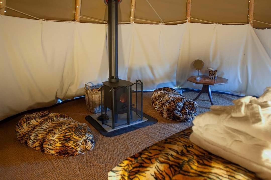 Burtree House & Retreats Tipi With Secluded Hot Tub Hotel Thirkleby Buitenkant foto